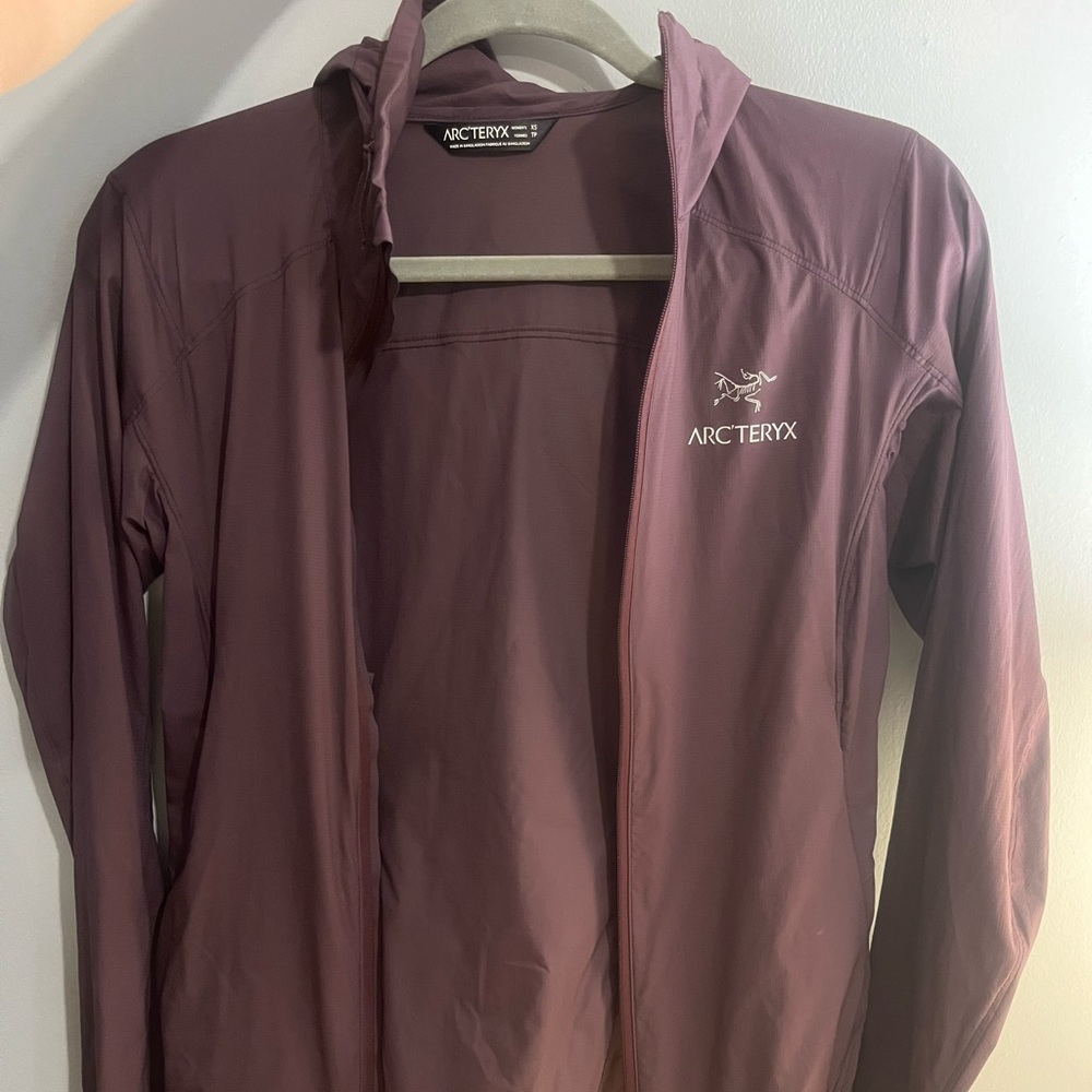 New Arc’teryx jacket worn once. Shape as brand new.
